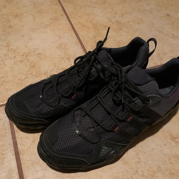Black adidas traxion hiking shoe - Picture 2 of 3